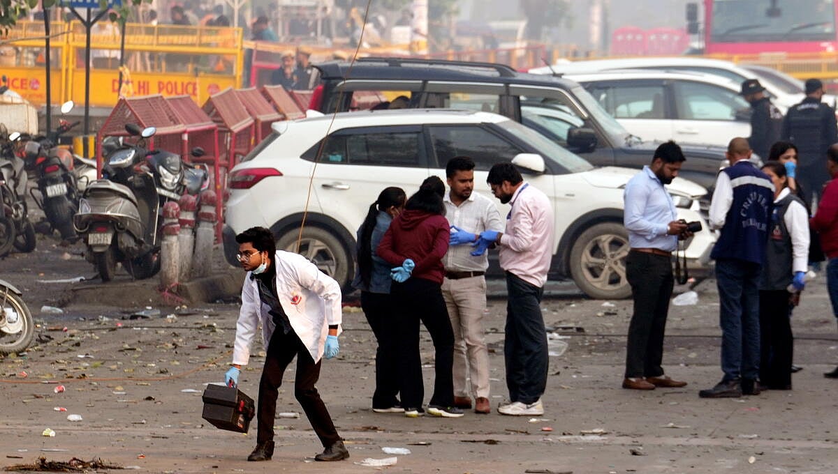 Delhi Blast: ಘಟನಾ ಸ್ಥಳದಿಂದ 2 ಕಾರ್ಟ್ರಿಡ್ಜ್‌, 40ಕ್ಕೂ ಅಧಿಕ ಮಾದರಿ ಸಂಗ್ರಹ