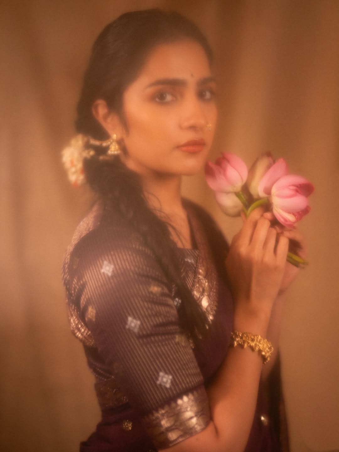 ರಿಷಬ್ ಶೆಟ್ಟಿ ನಿರ್ದೇಶಿಸಿ ನಟಿಸಿರುವ ಕಾಂತಾರ ಅಧ್ಯಾಯ–1ರಲ್ಲಿ ಕನಕವತಿ ಪಾತ್ರದಲ್ಲಿ ಪ್ರೇಕ್ಷಕರ ಗಮನ ಸೆಳೆದಿದ್ದಾರೆ.