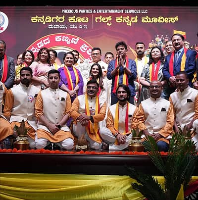 ಚಂದನವನದ ನಟಿ ರಮ್ಯಾ ಅವರು ಶಿವರಾಜ್ ಕುಮಾರ್ ಹಾಗೂ ಗೀತಾ ಶಿವರಾಜ್ ಕುಮಾರ್ ಅವರ ಜೊತೆಗೆ ಕಾಣಿಸಿಕೊಂಡಿದ್ದಾರೆ.