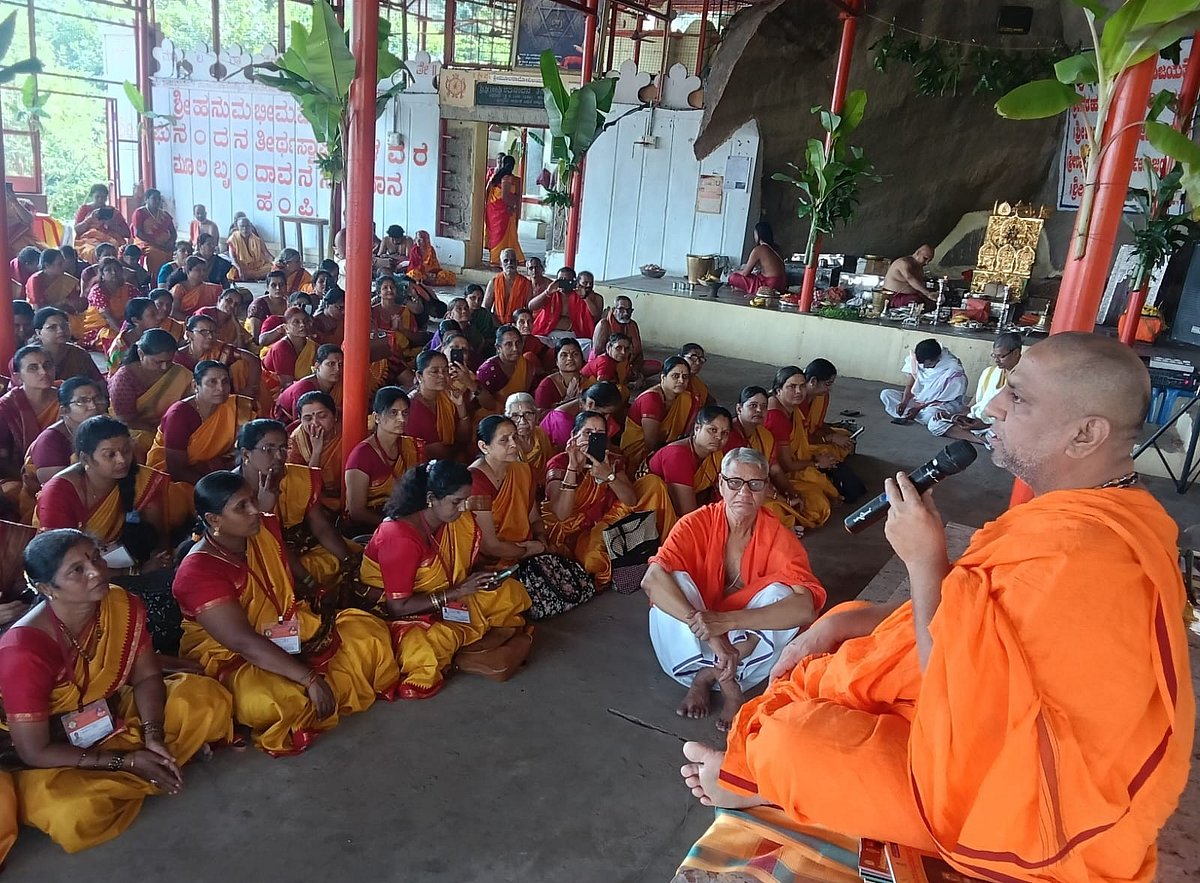 ದೇಶದ ಶಾಂತಿ, ಭದ್ರತೆ ವಿಚಾರದಲ್ಲಿ ಎಲ್ಲರೂ ಒಂದಾಗಬೇಕು: ಮಂತ್ರಾಲಯ ಶ್ರೀ