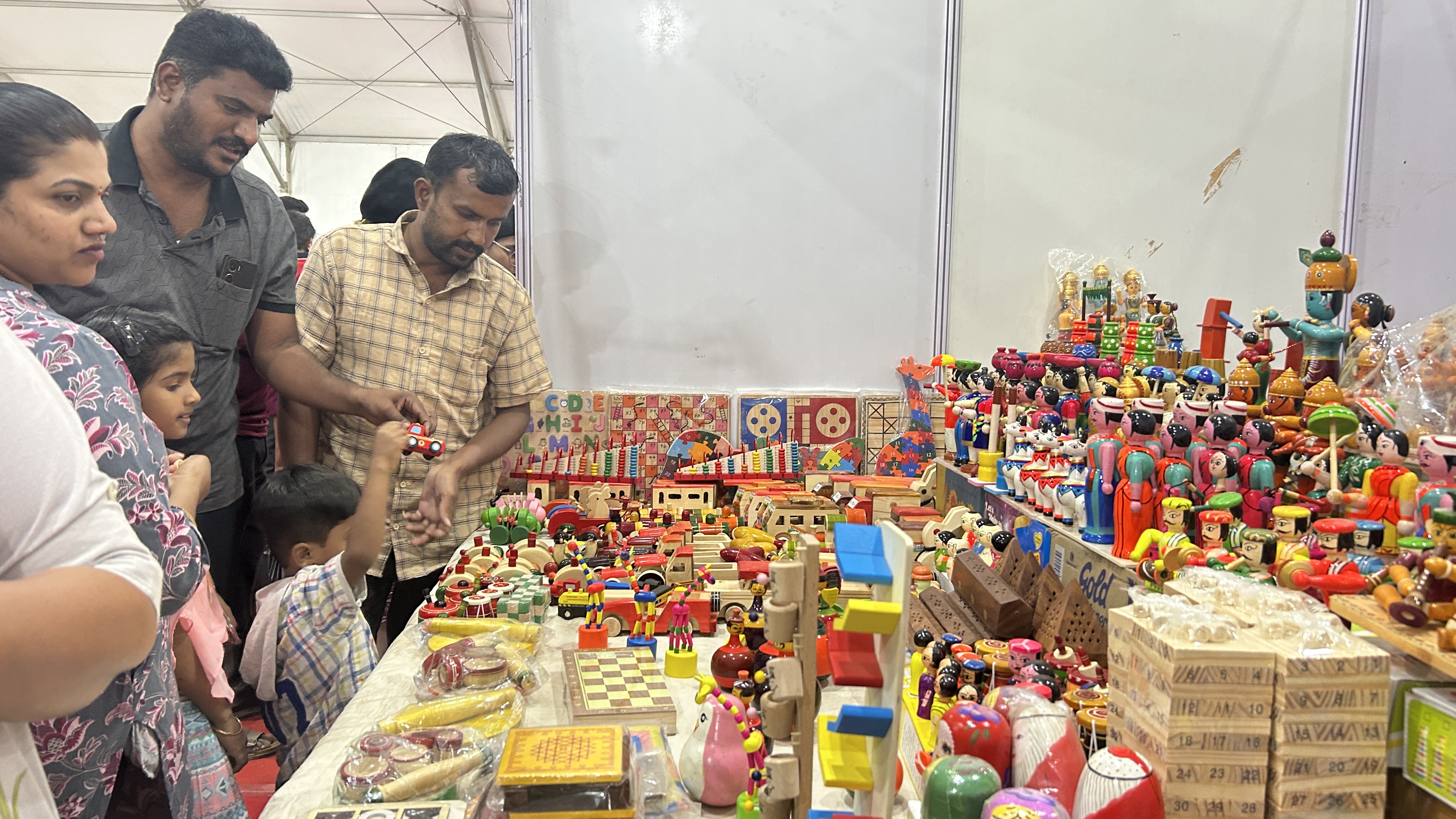 ಗೊಂಬೆಗಳು ಮಕ್ಕಳ ಆಟದ ವಸ್ತುಗಳು