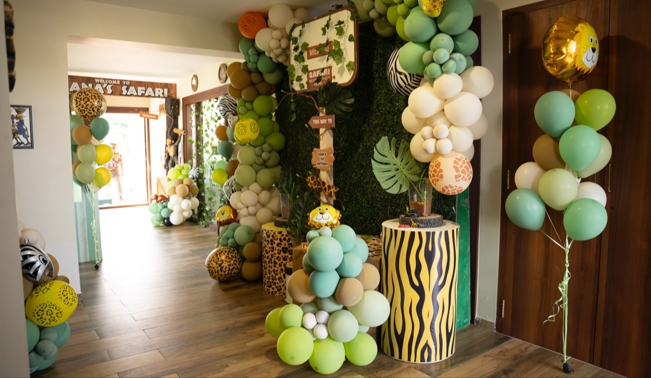 ಇದೀಗ ತಮ್ಮ ಮುದ್ದಾದ ಮಗ ರಾಣಾ ಅಮರ್‌ ಅಂಬರೀಶ್‌ ಮೊದಲ ವರ್ಷದ ಹುಟ್ಟುಹಬ್ಬವನ್ನ ಅಭಿಷೇಕ್‌ ಹಾಗೂ ಅವಿವಾ  ಕಾಡಿನ ರೀತಿಯಲ್ಲಿ ವಿನ್ಯಾಸದಲ್ಲಿ  ಆಚರಣೆ ಮಾಡಿದ್ದಾರೆ.