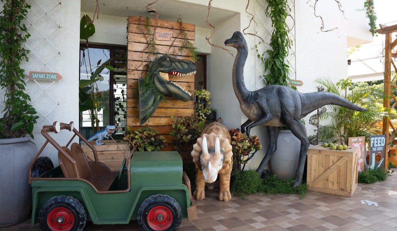  ಕಾಡಿನ ರೀತಿಯಲ್ಲಿ ವಿನ್ಯಾಸದಲ್ಲಿ ನಡೆದ ರಾಣಾ ಅಮರ್‌ ಅಂಬರೀಶ್‌ ಹುಟ್ಟುಹಬ್ಬಕ್ಕೆ ಕನ್ನಡ ಚಿತ್ರರಂಗದ ಹಲವು ಗಣ್ಯರು ಭಾಗಿಯಾಗಿದ್ದಾರೆ.