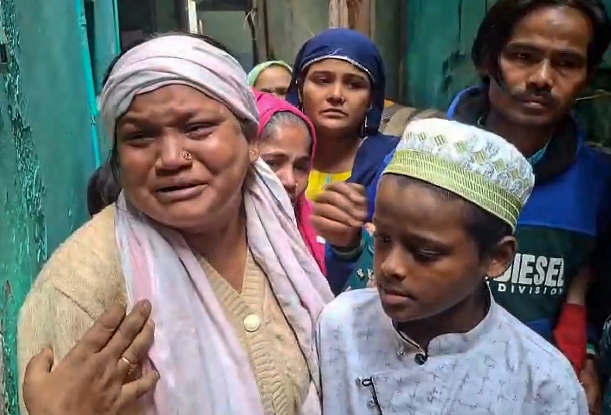 ದೆಹಲಿ ಕೆಂಪು ಕೋಟೆ ಬಳಿ ಸ್ಫೋಟ: ಫರೀದಾಬಾದ್ ಮೂಲದ ಕಾರ್ ಡೀಲರ್‌ ವಶಕ್ಕೆ