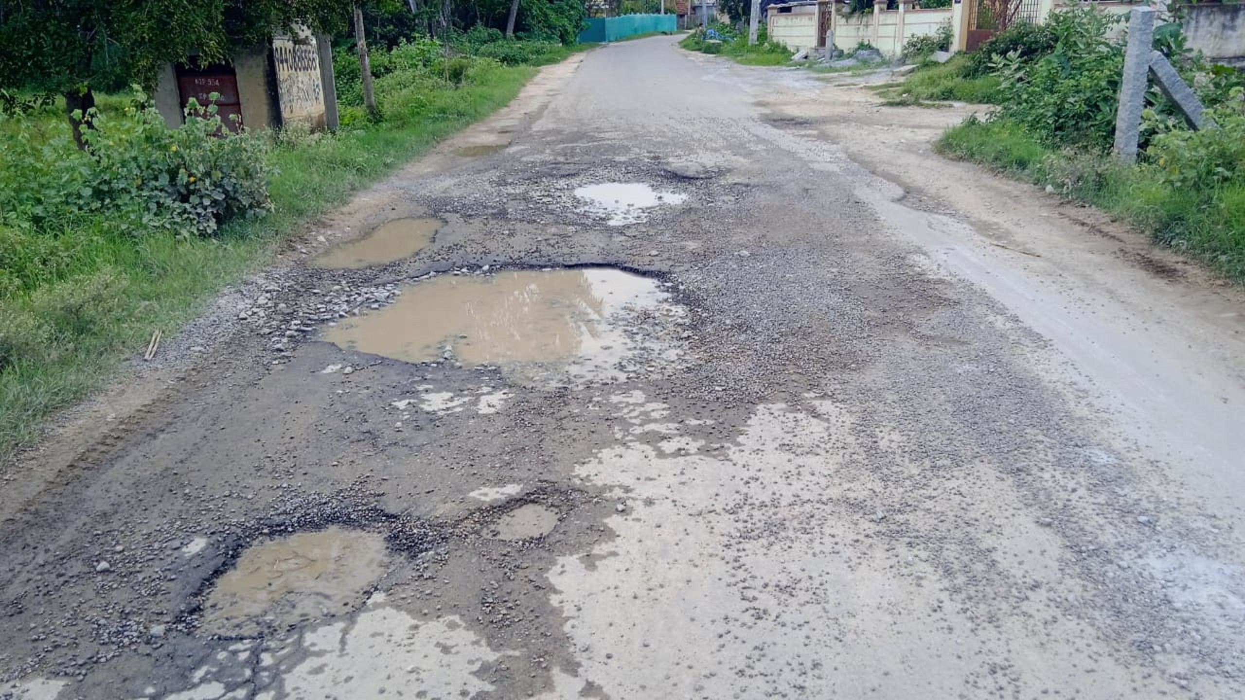 ಆಂಧ್ರಪ್ರದೇಶಕ್ಕೆ ಸಂಪರ್ಕ ಕಲ್ಪಿಸುವ ತೂಕಲ್‌ ರಸ್ತೆಯ ದುಸ್ಥಿತಿ