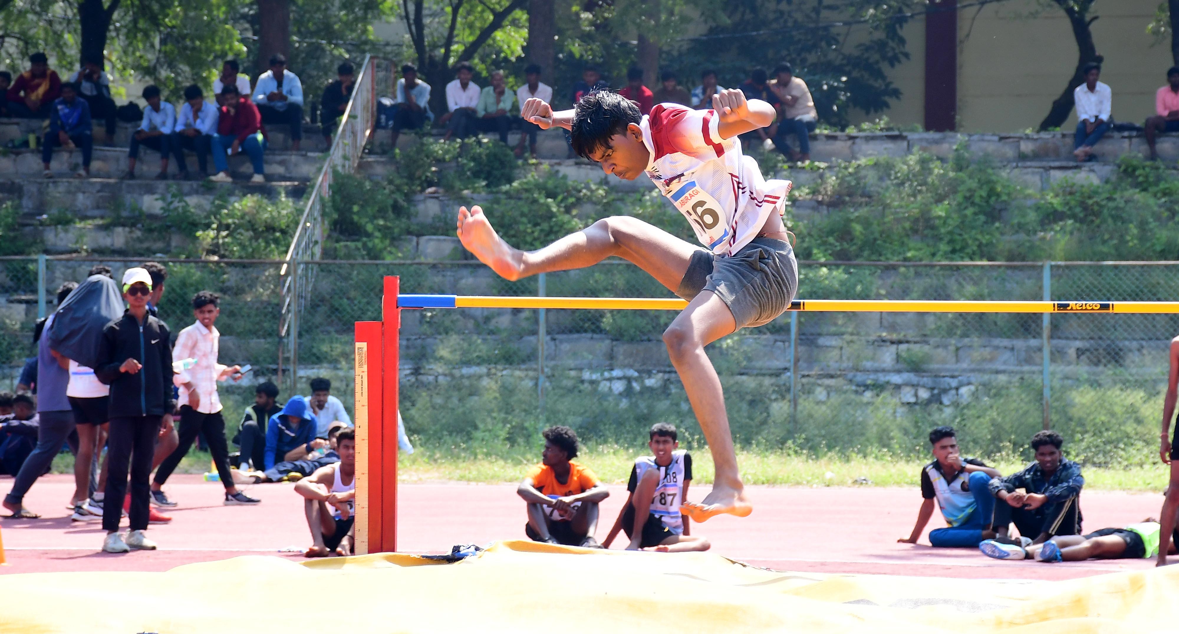 ಹೈಜಂಪ್‌ನಲ್ಲಿ ಅಥ್ಲೀಟ್‌ ಸಾಹಸ