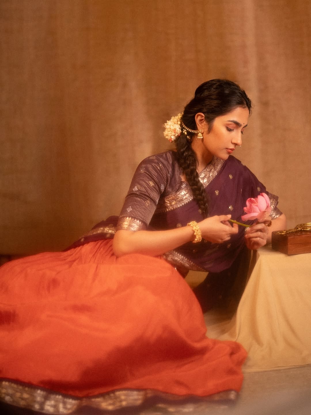 ಫೋಟೊಗಳನ್ನು ರುಕ್ಮಿಣಿ ವಸಂತ್ ಸಾಮಾಜಿಕ ಮಾಧ್ಯಮ ಇನ್‌ಸ್ಟಾಗ್ರಾಂನಲ್ಲಿ ಹಂಚಿಕೊಂಡಿದ್ದಾರೆ. 