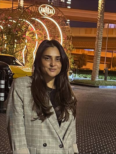 ಪೋಸ್ಟ್‌ ಜೊತೆಗೆ ‘ಕಣ್ಮಣಿಯ ದುಬೈ. ಶಿವಣ್ಣ ಮತ್ತು ಗೀತಕ್ಕ ಜೊತೆ ಕಳೆದ ಕ್ಷಣಗಳೇ ನನ್ನ ಅತ್ಯುತ್ತಮ ಕ್ಷಣಗಳು. ಅವರ ಪ್ರೀತಿ, ಸರಳತೆ ಮತ್ತು ಹಾಸ್ಯಪ್ರಜ್ಞೆ ನನ್ನ ಪ್ರವಾಸವನ್ನು ನಿಜವಾಗಿಯೂ ಸ್ಮರಣೀಯವಾಗಿಸಿತು. ನನ್ನ ನೆಚ್ಚಿನ ದಂಪತಿಗಳಿಗೆ ಗೌರವ ಸಲ್ಲಿಸಿ’ ಎಂದು ಬರೆದುಕೊಂಡಿದ್ದಾರೆ.