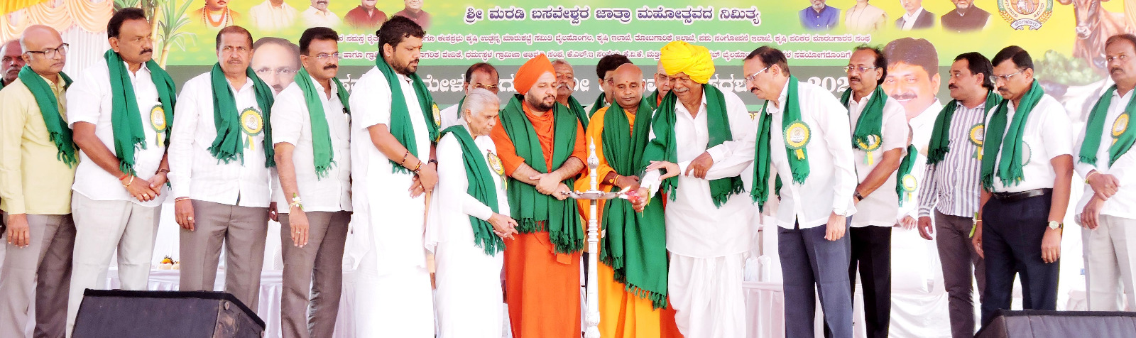 ಬೈಲಹೊಂಗಲದಲ್ಲಿ ಬುಧವಾರ ನಡೆದ ಬೃಹತ್ ಕೃಷಿಮೇಳ ಮತ್ತು ಜಾನುವಾರು ಪ್ರದರ್ಶನ ಸಮಾರಂಭವನ್ನು ಶಾಸಕ ಮಹಾಂತೇಶ ಕೌಜಲಗಿ ವಿವಿಧ ಮಠಾಧೀಶರು ಗಣ್ಯರು ಉದ್ಘಾಟಿಸಿದರು