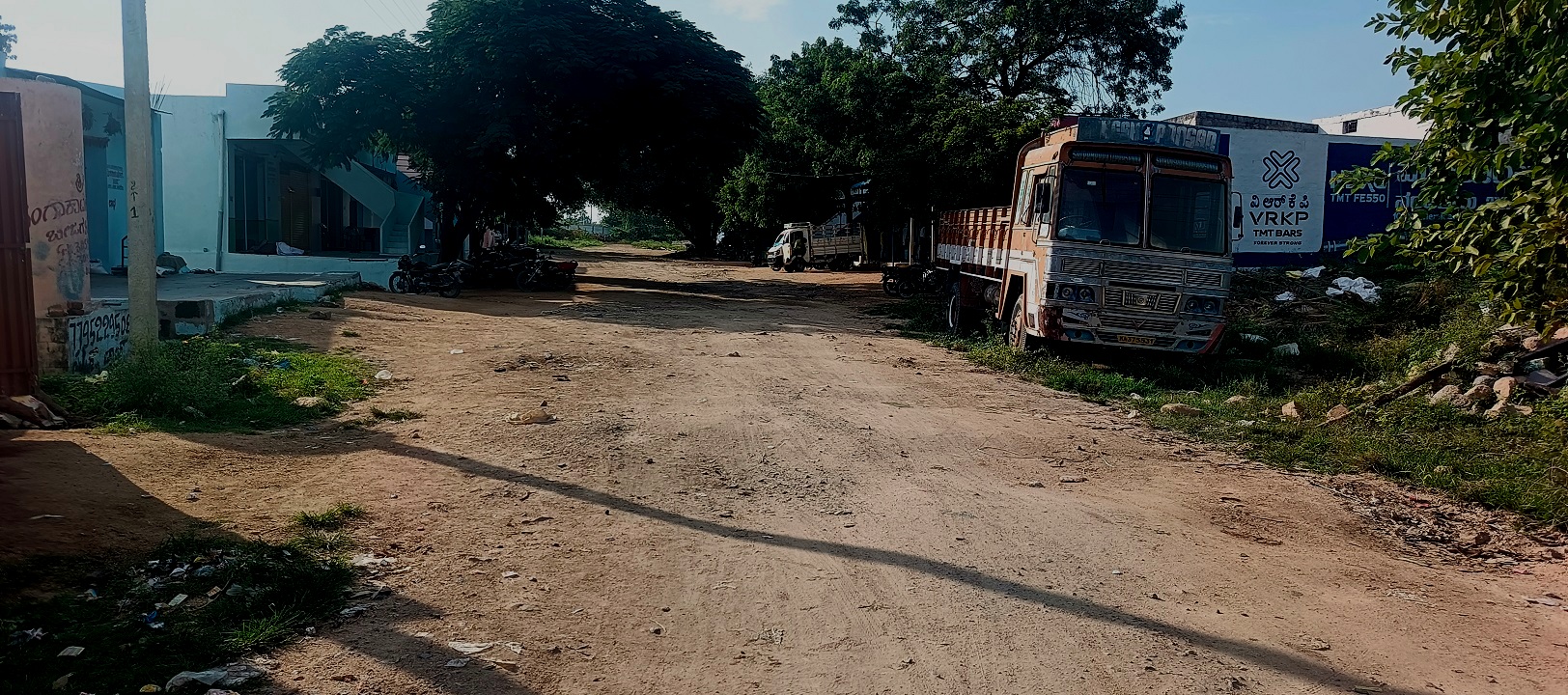 ಉತ್ತಮ ರಸ್ತೆಯ ಕೊರತೆಯಿಂದ ಎತ್ತಿನ ಬಂಡಿಗಳು ಓಡಾಟಕ್ಕೆ ತೊಂದರೆಯಾಗಿದೆ