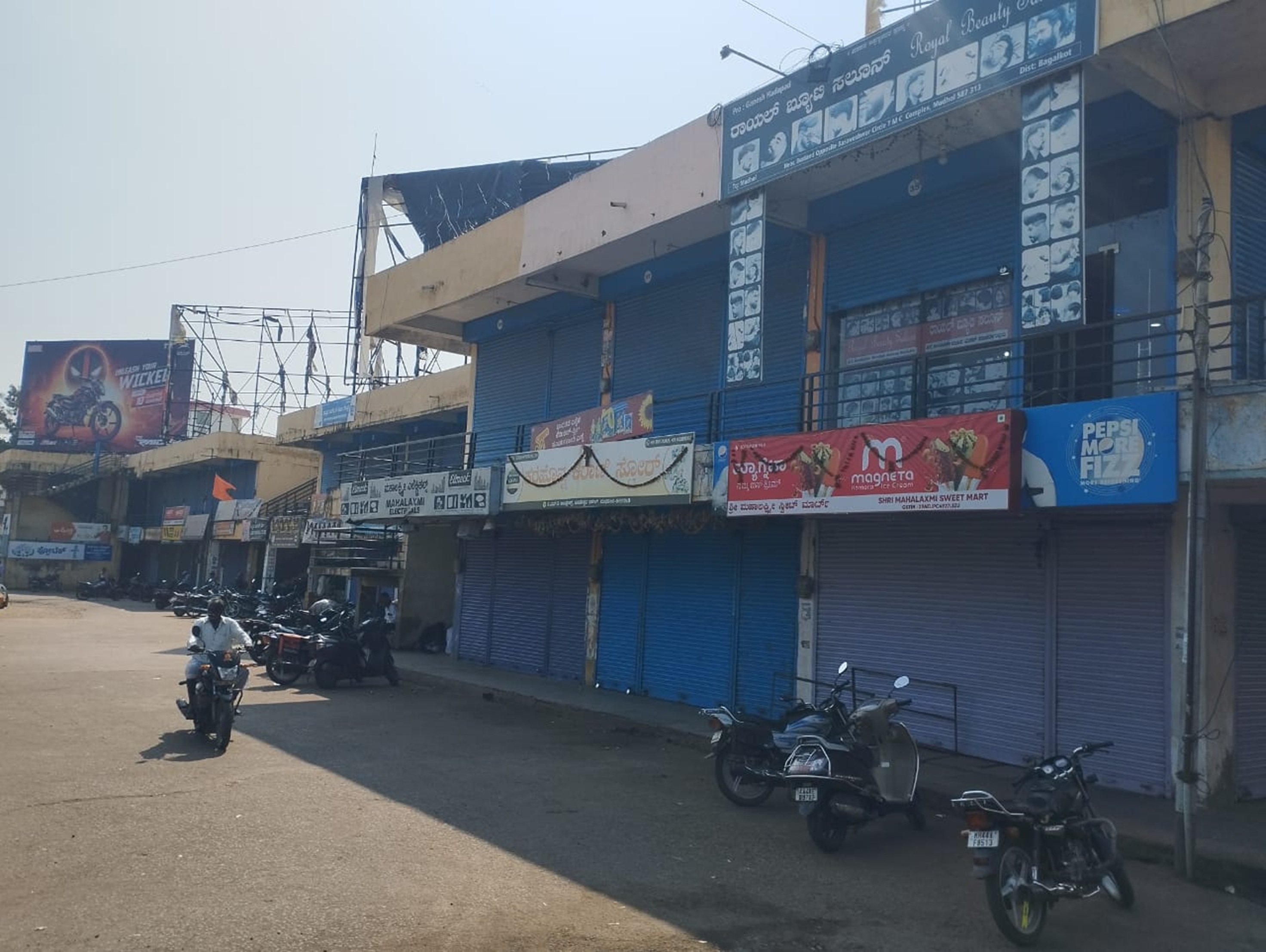 ಮುಧೋಳದಲ್ಲಿ ಗುರುವಾರ ರೈತ ಸಂಘ ನೀಡಿದ್ದ ಮುಧೋಳ ಬಂದ್ ಸಂಪೂರ್ಣ ಯಶಸ್ವಿಯಾಯಿತು