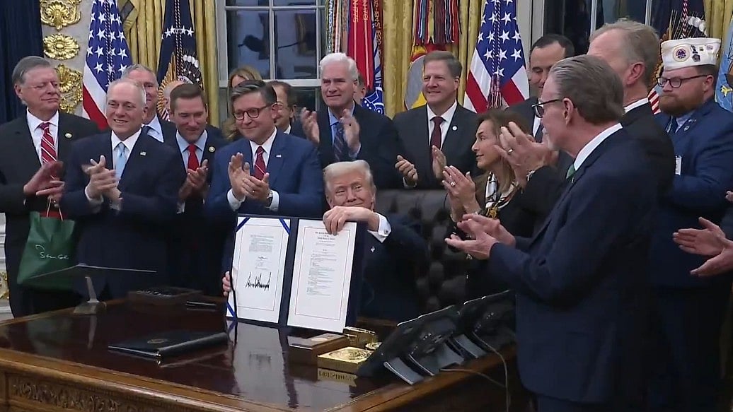 US | ದಾಖಲೆಯ 43 ದಿನಗಳ ಆಡಳಿತ ಬಿಕ್ಕಟ್ಟು ಅಂತ್ಯ: ಮಸೂದೆಗೆ ಅಧ್ಯಕ್ಷ ಟ್ರಂಪ್ ಸಹಿ