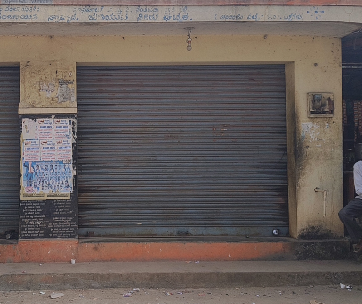 ನಂದಗುಡಿ ಗ್ರಾಮದ ಬಸ್ ನಿಲ್ದಾಣದಲ್ಲಿ ಮೂರು ತಿಂಗಳಿಂದ ಕೆಟ್ಟು ಹೋಗಿರುವ ಶುದ್ಧ ನೀರಿನ ಘಟಕ