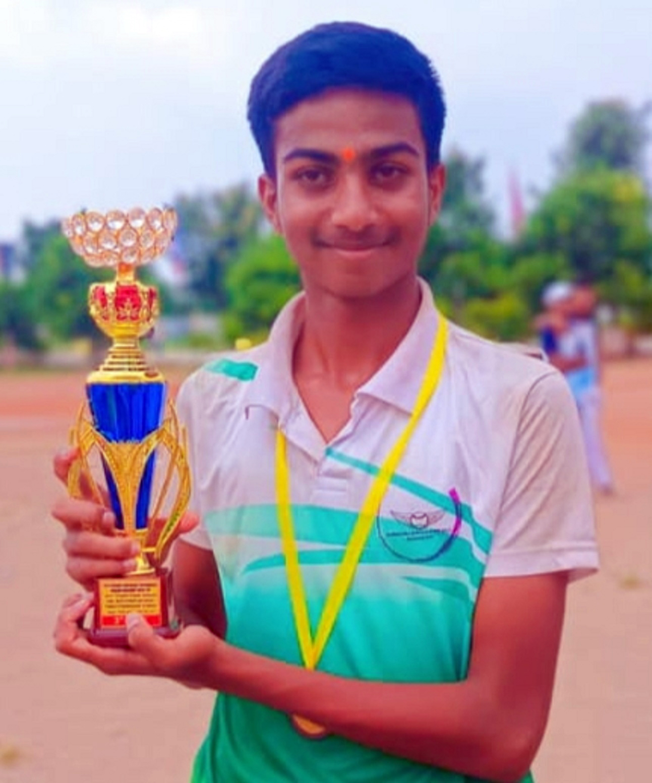ಜಿಲ್ಲಾ ಮಟ್ಟದ ಅಥ್ಲೆಟಿಕ್ಸ್‌ ಕೂಟದ ಓಟದ ಸ್ಪರ್ಧೆಯಲ್ಲಿ ಪ್ರಥಮ ಸ್ಥಾನ ಪಡೆದ ಪುಣ್ಯಸ್ವರೂಪ ಟ್ರೋಫಿಯೊಂದಿಗೆ