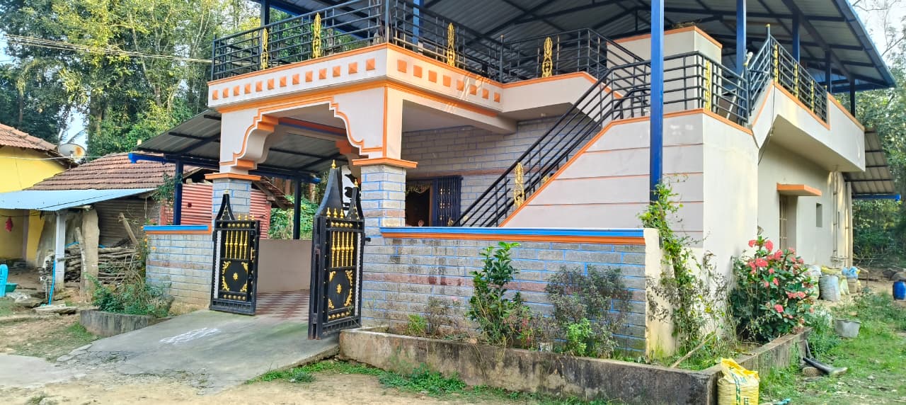 ಸಾಲುಮರದ ತಿಮ್ಮಕ್ಕ ವಾಸಿಸುತ್ತಿದ್ದ ಬೇಲೂರಿನ ಬಳ್ಳೂರಿನಲ್ಲಿರುವ ಮನೆ 