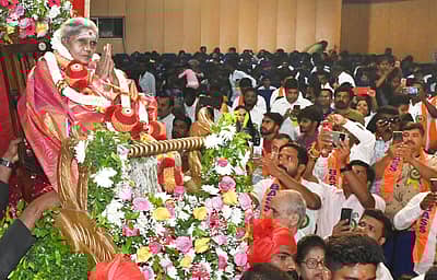 ತಿಮ್ಮಕ್ಕ ಅವರನ್ನು ಹಲವಾರು ರಾಷ್ಟ್ರೀಯ ಮತ್ತು ಅಂತರರಾಷ್ಟ್ರೀಯ ಸಂಸ್ಥೆಗಳು ಪುರಸ್ಕರಿಸಿವೆ.  