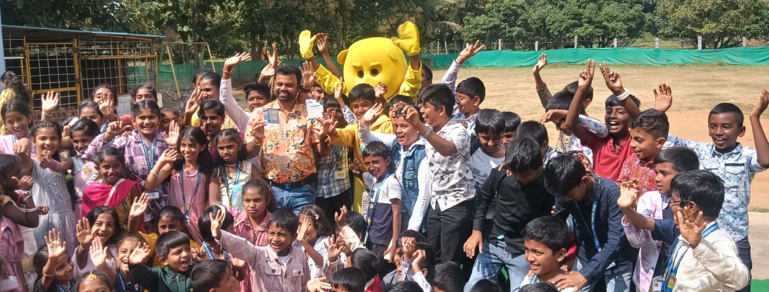 ವಿದ್ಯಾರ್ಥಿಗಳು ವಿವಿಧ ವೇಷಭೂಷಣ ಧರಿಸಿ ಸಂಭ್ರಮಿಸಿದರು