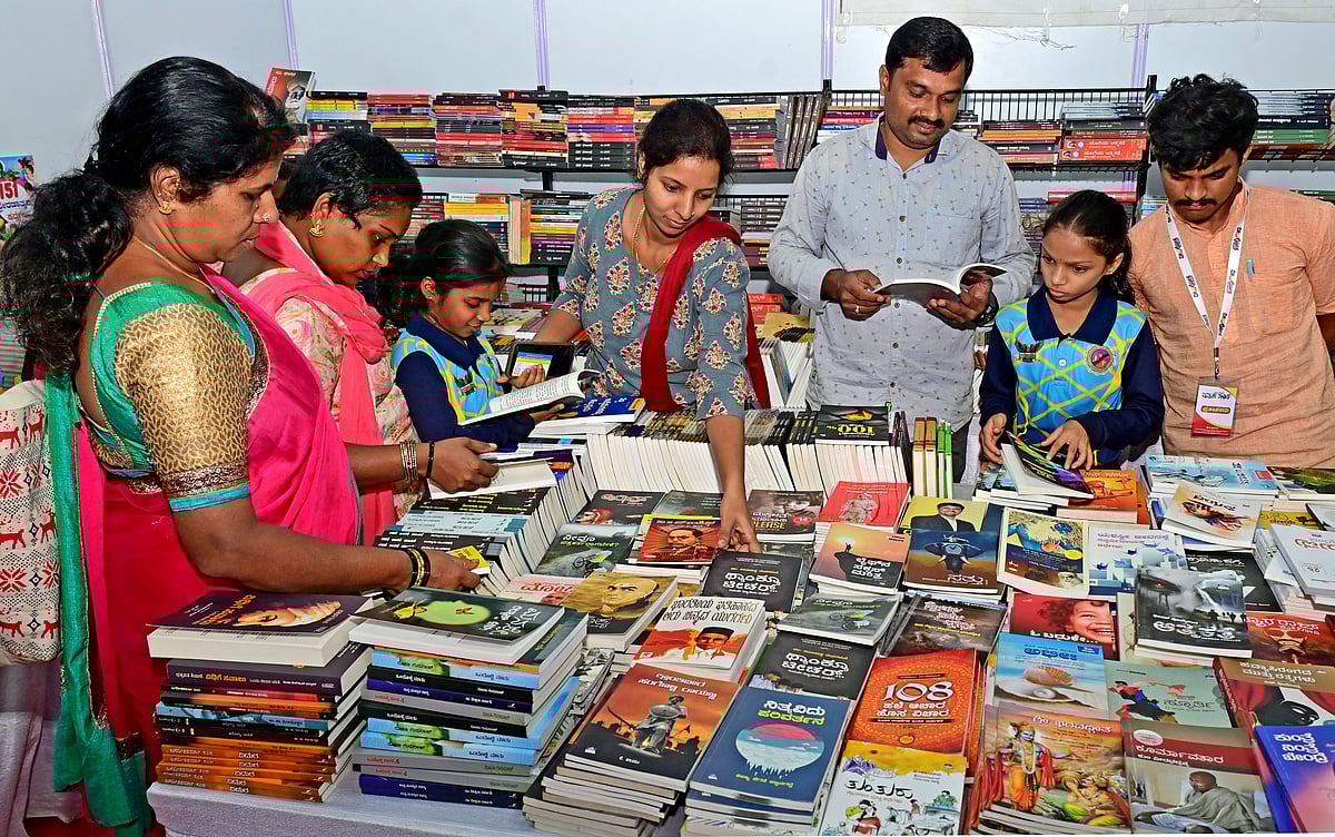 Literature: ‘ವೀರಲೋಕ ಪುಸ್ತಕ ಸಂತೆ’ಗೆ ಭರ್ಜರಿ ಸ್ಪಂದನೆ