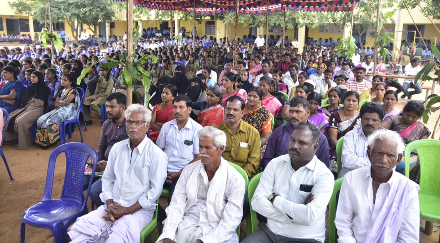 ಪೋಷಕ-ಶಿಕ್ಷಕರ ಮಹಾಸಭೆಯಲ್ಲಿ ಭಾಗವಹಿಸಿದ್ದ ಪೋಷಕರು