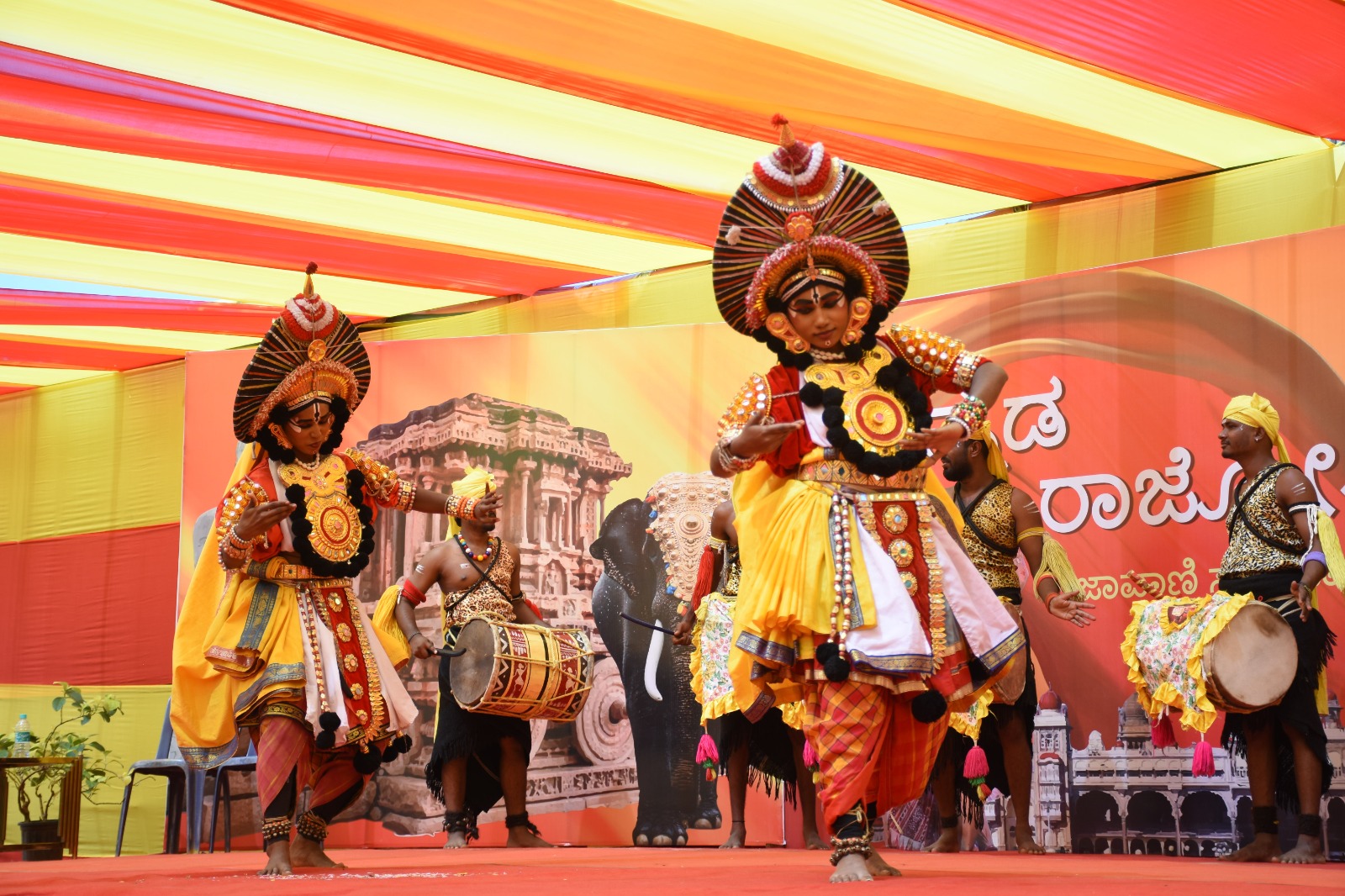 ವಿದ್ಯಾರ್ಥಿಗಳು ಯಕ್ಷಗಾನ ಪ್ರದರ್ಶಿಸಿದರು 