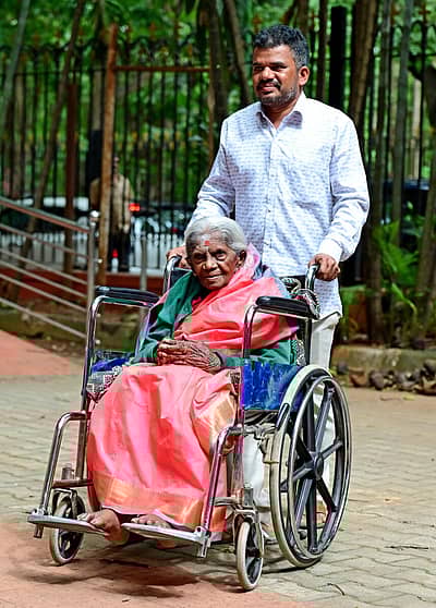 ತಿಮ್ಮಕ್ಕ ಅವರಿಗೆ ಪುತ್ರ ಪರಿಸರವಾದಿ ಉಮೇಶ್ ಬಳ್ಳೂರು (ಸಾಕುಮಗ) ಇದ್ದಾರೆ.