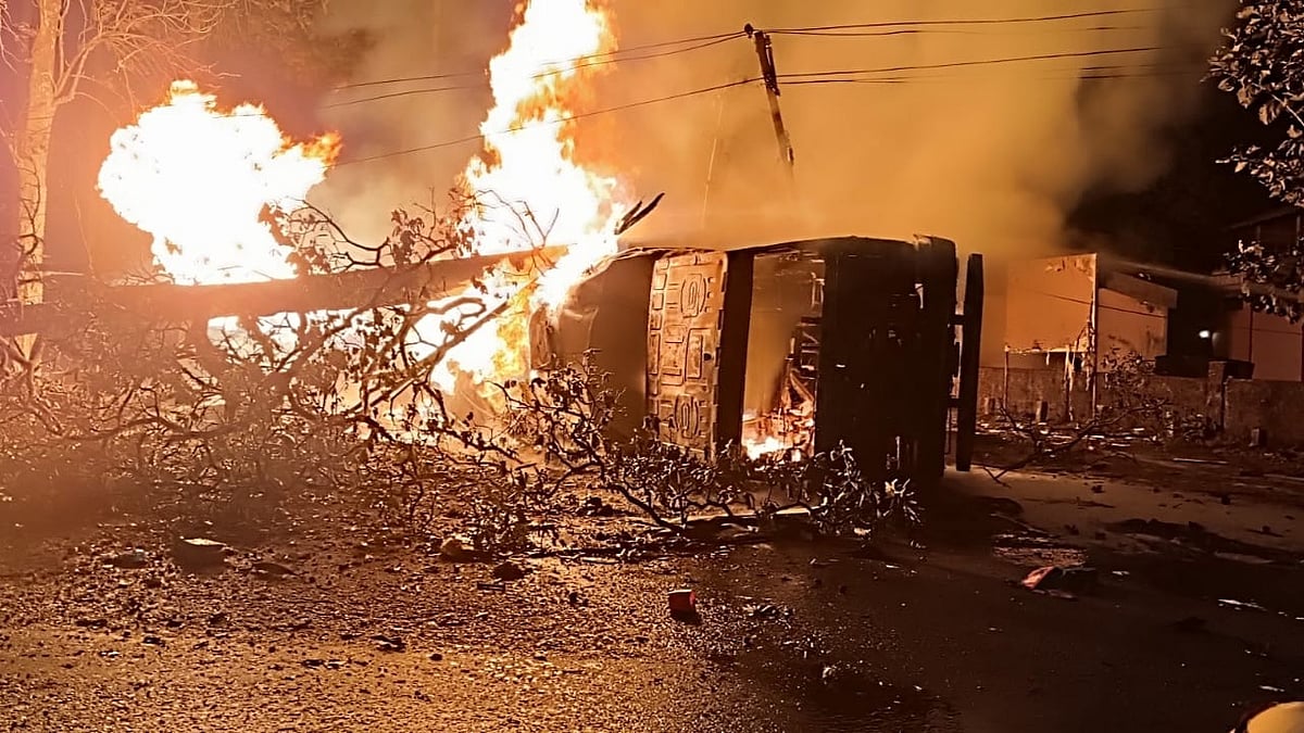 ಯಲ್ಲಾಪುರ: ಅರಬೈಲ್ ಘಟ್ಟದಲ್ಲಿ ಎಥನಾಲ್ ಟ್ಯಾಂಕರ್‌ಗೆ ಬೆಂಕಿ