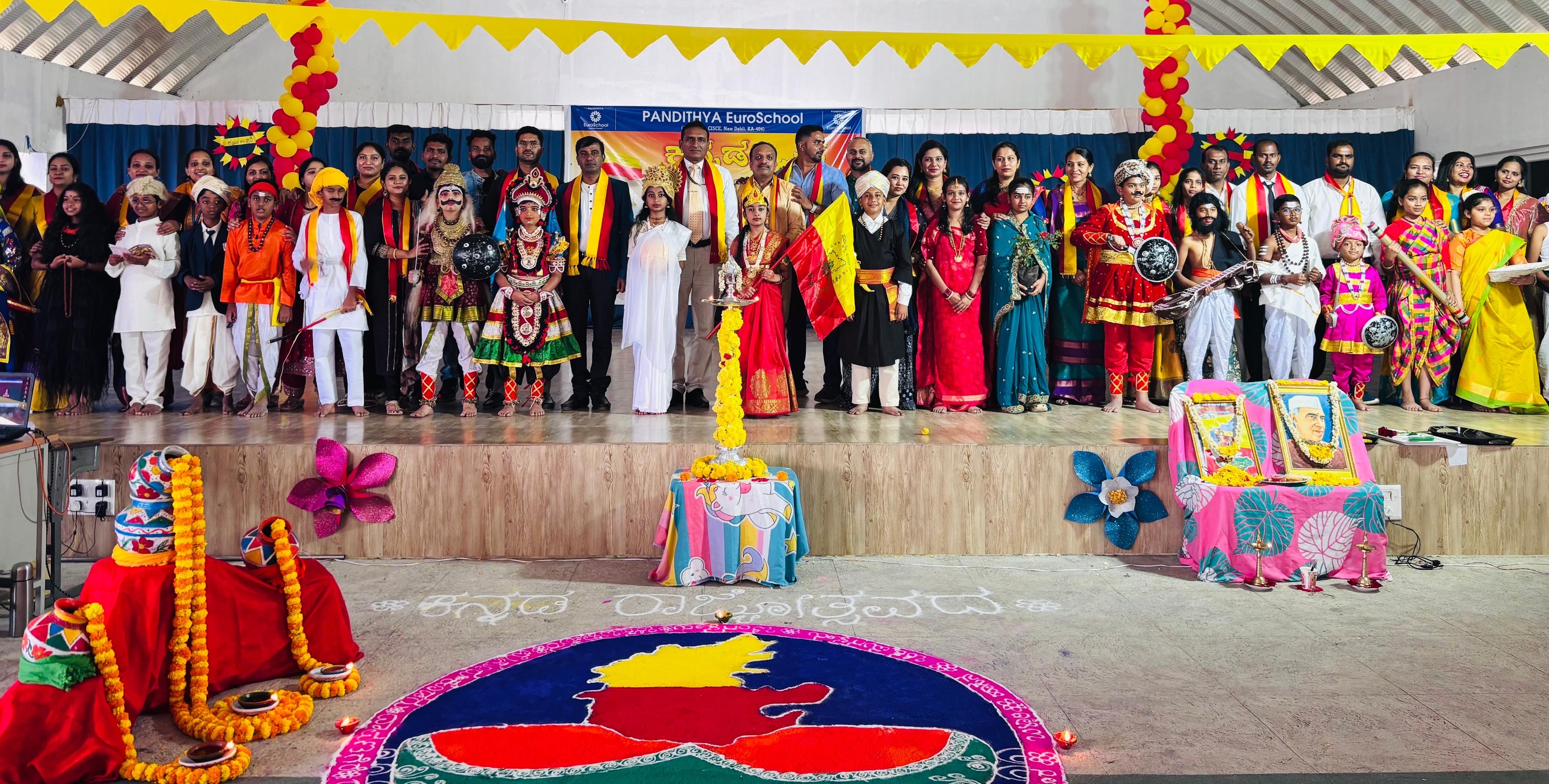 ಹಾಸನದ ಬೇಲೂರು ರಸ್ತೆಯ ಬಸವೇಶ್ವರ ನಗರದ ಪಾಂಡಿತ್ಯ ಯೂರೋ ಶಾಲೆಯಲ್ಲಿ ಮಕ್ಕಳ ದಿನಾಚರಣೆ ಹಾಗೂ ಕನ್ನಡ ರಾಜ್ಯೋತ್ಸವ ಆಚರಿಸಲಾಯಿತು