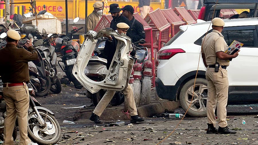 Delhi Blast: ಅಲ್ ಫಲಾಹ್ ವಿಶ್ವವಿದ್ಯಾಲಯದ ಇಬ್ಬರು ವೈದ್ಯರು ಸೇರಿ ಮೂವರ ಬಂಧನ