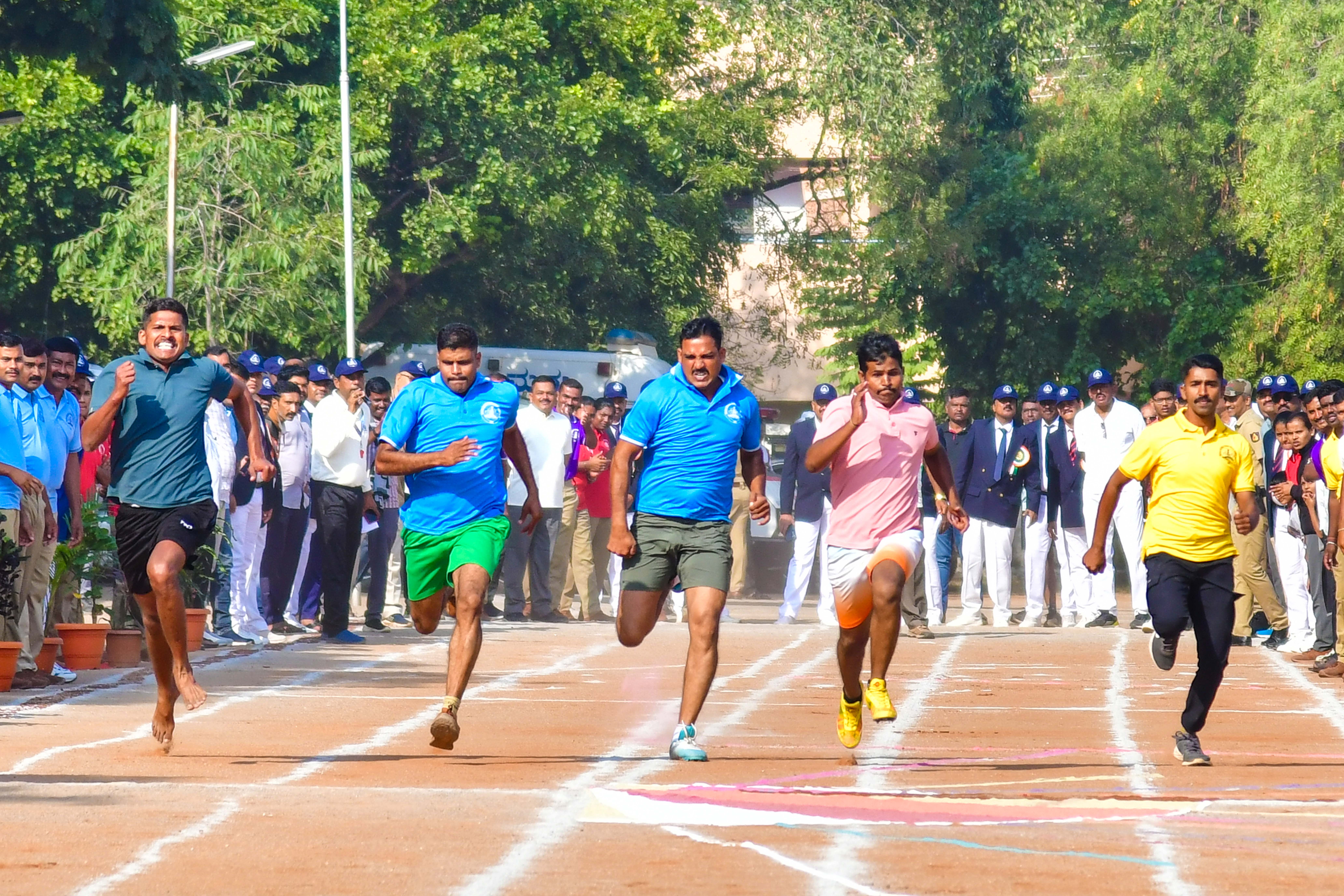 ಪೊಲೀಸ್‌ ವಾರ್ಷಿಕ ಕ್ರೀಡಾಕೂಟದಲ್ಲಿ ಶನಿವಾರ ನಡೆದ ಪುರುಷರ 100 ಮೀಟರ್‌ ಸ್ಪರ್ಧೆಯ ನೋಟ