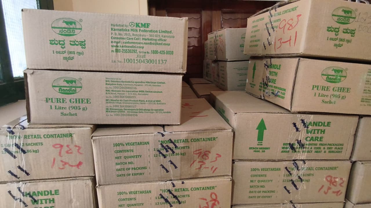 ಆರೋಪಿಗಳಿಂದ ಜಪ್ತಿ ಮಾಡಿಕೊಂಡ ಕಲಬೆರಕೆ ತುಪ್ಪದ ಬಾಕ್ಸ್‌ಗಳು   