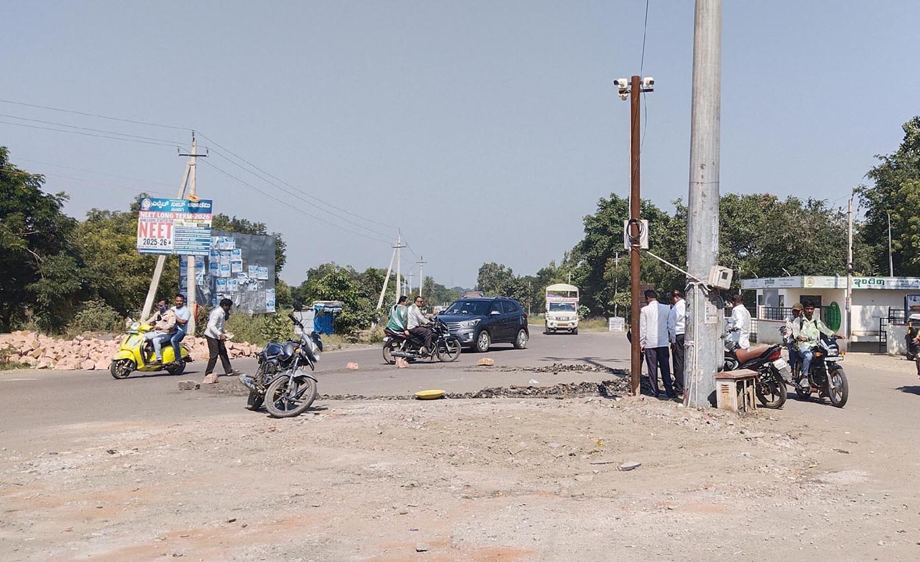 ತೆರುವುಗೊಳಿಸಿದ ಮಹಾತ್ಮಗಾಂಧಿ ವೃತ್ತ 