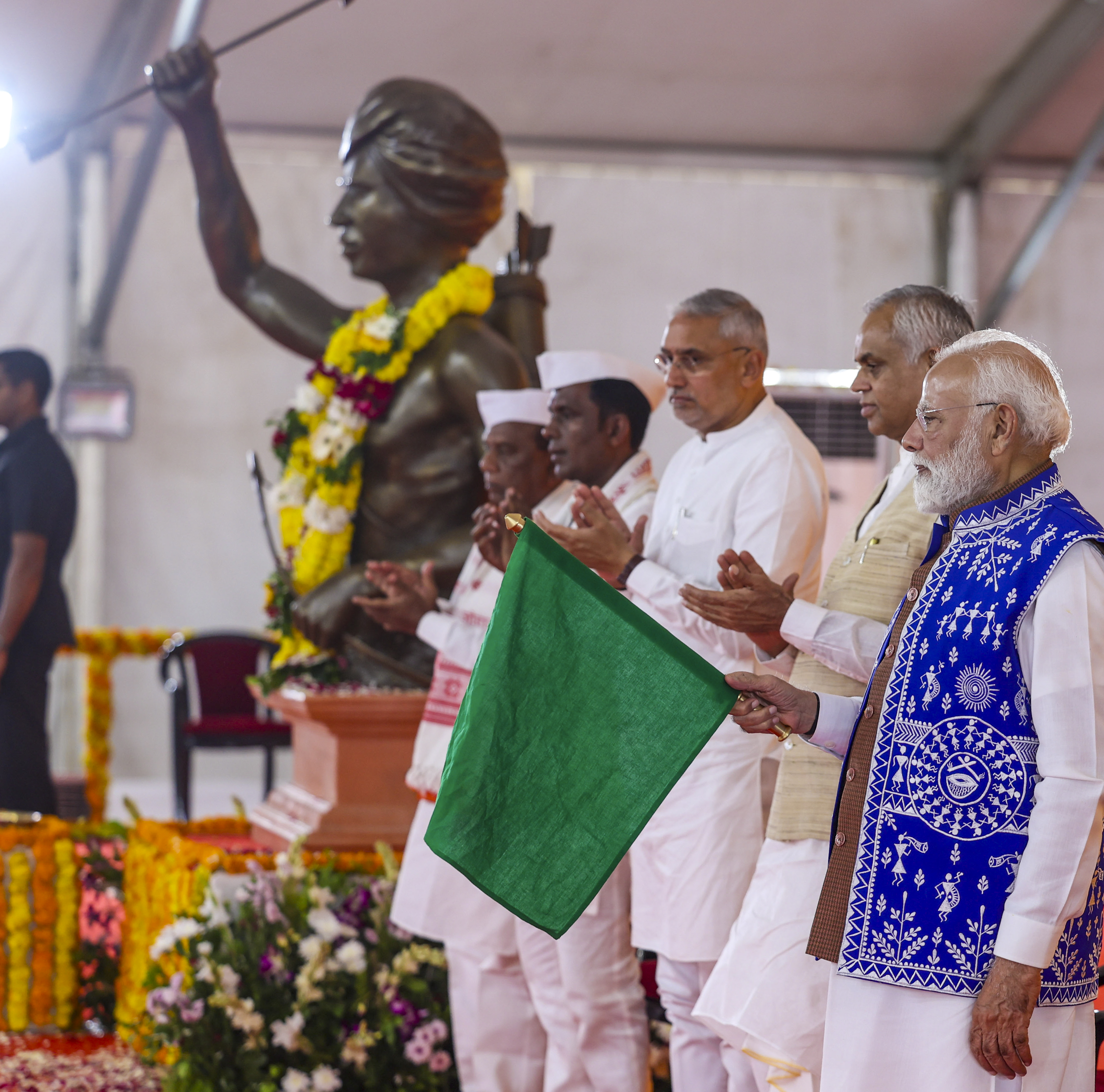 ಗುಜರಾತ್‌ನ ಹಲವು ಅಭಿವೃದ್ಧಿ ಯೋಜನೆಗಳಿಗೆ ಪ್ರಧಾನಿ ನರೇಂದ್ರ ಮೋದಿ ಅವರು ಶನಿವಾರ ಚಾಲನೆ ನೀಡಿದರು– ಪಿಟಿಐ ಚಿತ್ರ