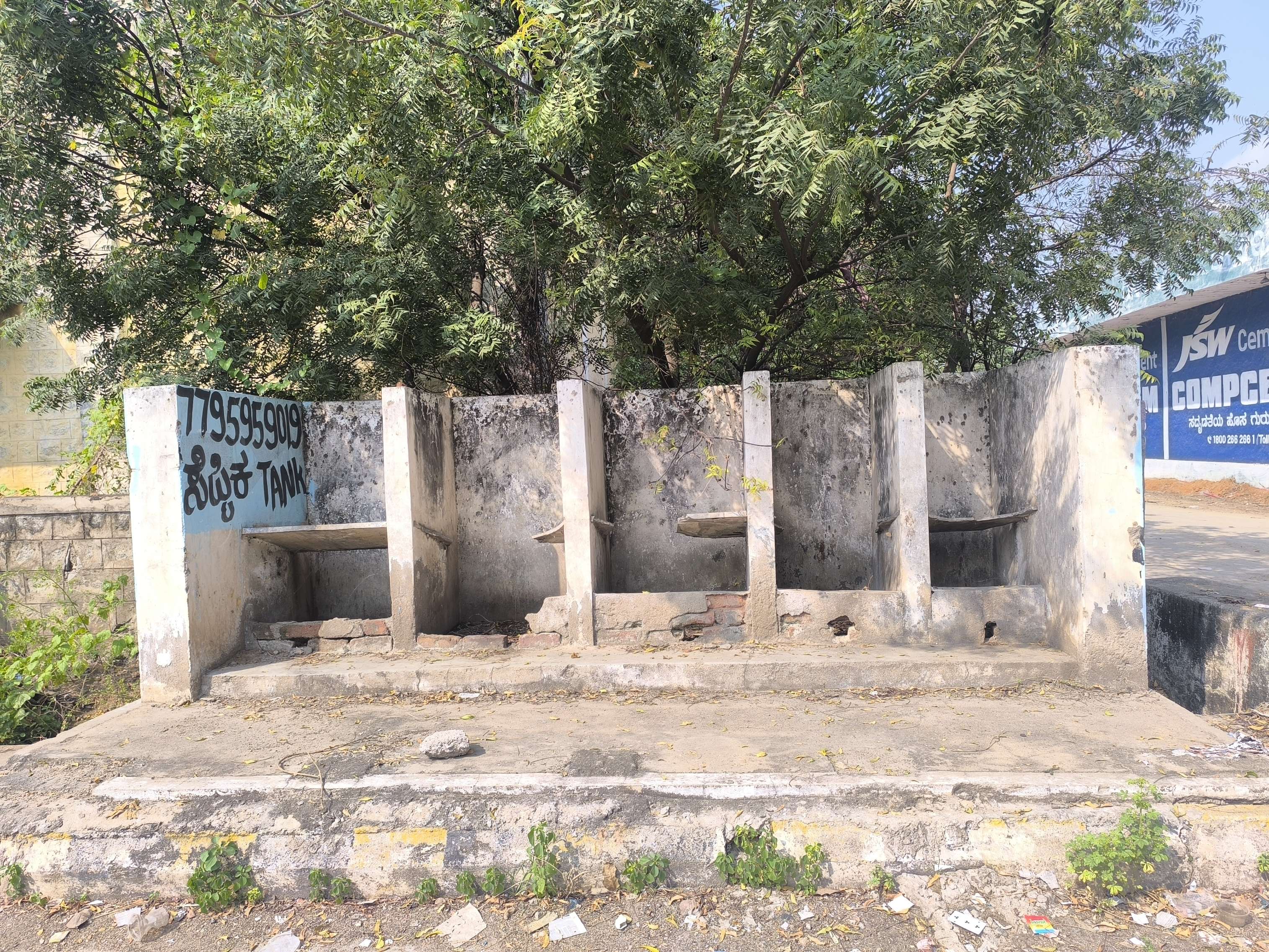 ಎಪಿಎಂಸಿಯಲ್ಲಿ ಹಾಳುಬಿದ್ದ ಮೂತ್ರಾಲಯ