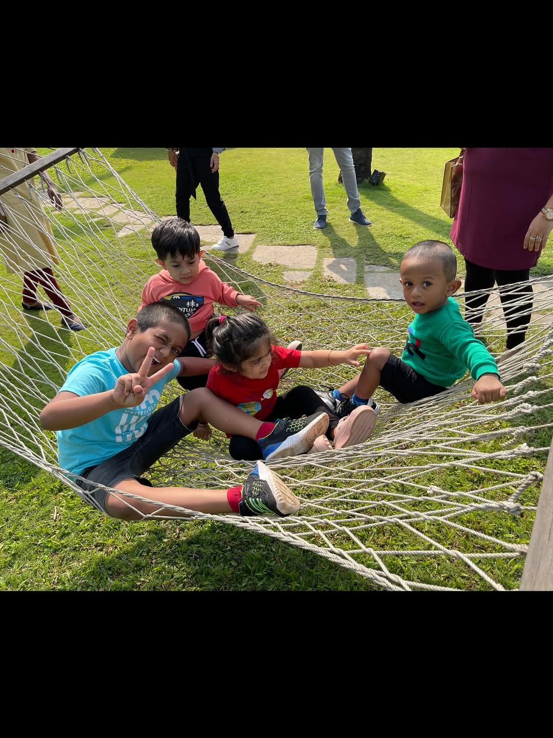 ರಾಧಿಕಾ ಪಂಡಿತ್ ಕನ್ನಡ ಚಿತ್ರರಂಗದಲ್ಲಿ ತಮ್ಮ ನಟನೆ ಮೂಲಕ ಪ್ರೇಕ್ಷಕರ ಮನಗೆದ್ದಿದ್ದರು. 