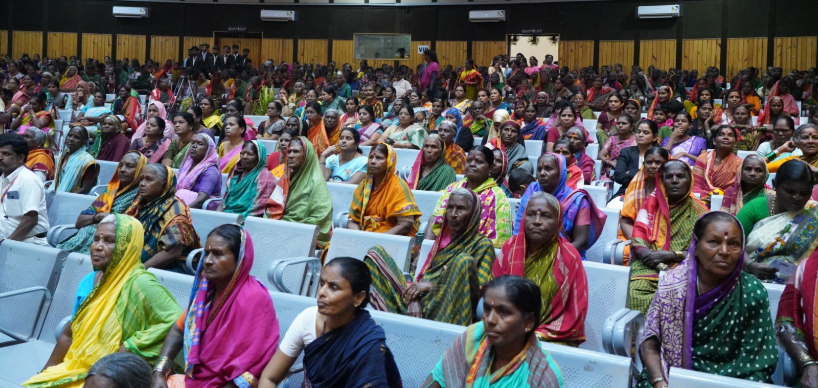 ರಾಯಚೂರಿನಲ್ಲಿ ಆಯೋಜಿಸಿದ್ದ ಬೃಹತ್ ಆರೋಗ್ಯ ಶಿಬಿರ ಹಾಗೂ ಕಾನೂನು ಸಾಕ್ಷರತಾ ಕಾರ್ಯಕ್ರಮದಲ್ಲಿ ಪಾಲ್ಗೊಂಡಿದ್ದ ಮಾಜಿ ದೇವದಾಸಿಯರು