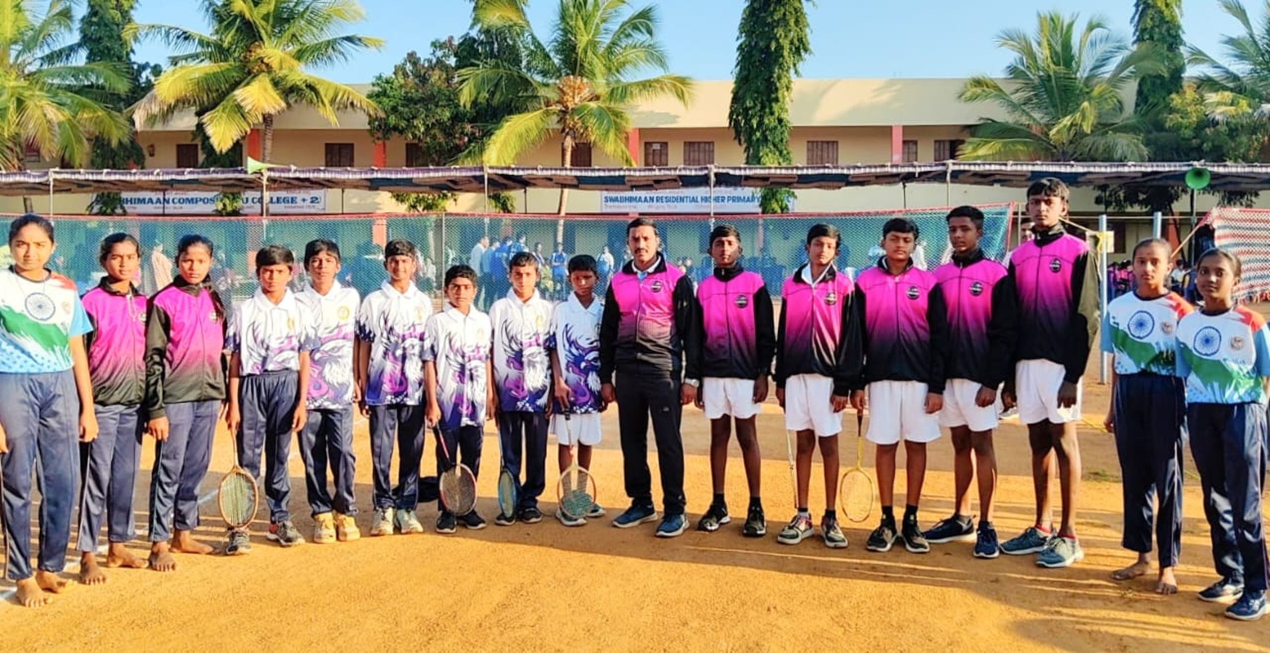 ಶಾಲಾ ಶಿಕ್ಷಣ ಇಲಾಖೆ ಆಯೋಜಿಸಿದ್ದ 2025–26ನೇ ಸಾಲಿನ ಕ್ರೀಡಾಕೂಟದಲ್ಲಿ ರಾಜ್ಯಮಟ್ಟಕ್ಕೆ ಆಯ್ಕೆಯಾಗಿರುವ ಆದರ್ಶ ಶಾಲೆ ವಿದ್ಯಾರ್ಥಿಗಳ ತಂಡ