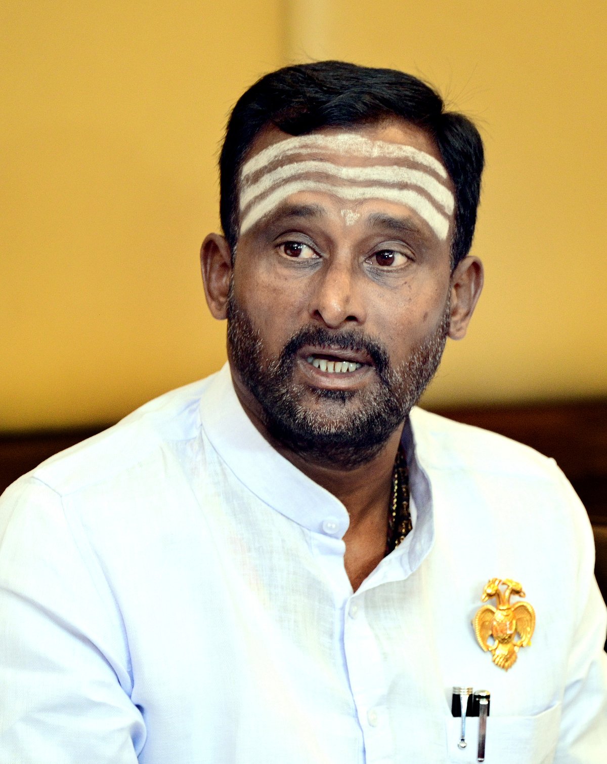 ಸಮಾಜದ ದಾರಿ ತಪ್ಪಿಸುತ್ತಿರುವ ಕಾವಿಧಾರಿಗಳು: ವಿಜಯಾನಂದ ಕಾಶಪ್ಪನವರ್