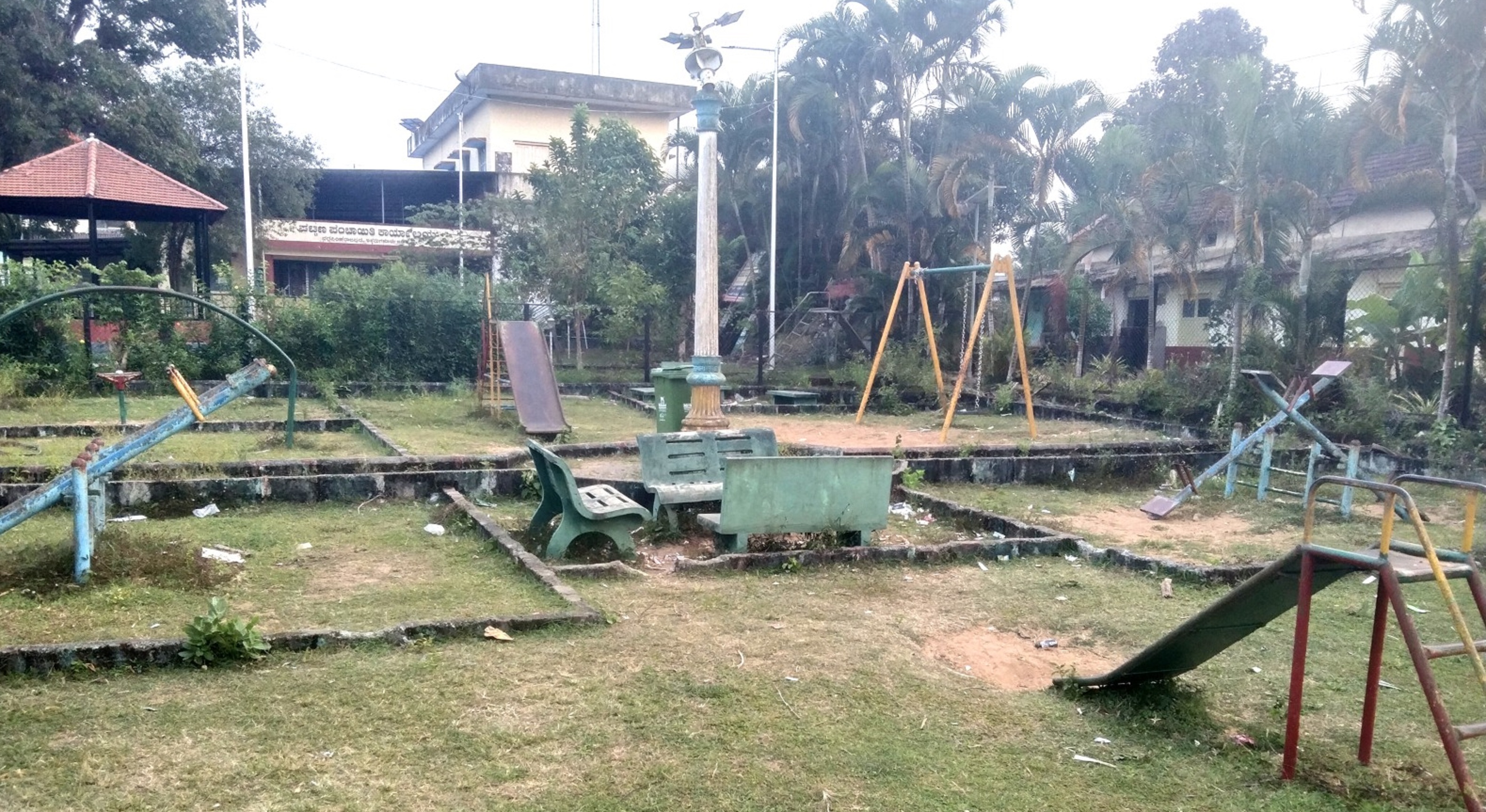 ನರಸಿಂಹರಾಜಪುರ ಪಟ್ಟಣ ಪಂಚಾಯಿತಿ ಮುಂಭಾಗದಲ್ಲಿ ಇರುವ ಉದ್ಯಾನದ ಅಸಮರ್ಪಕ ನಿರ್ವಹಣೆ