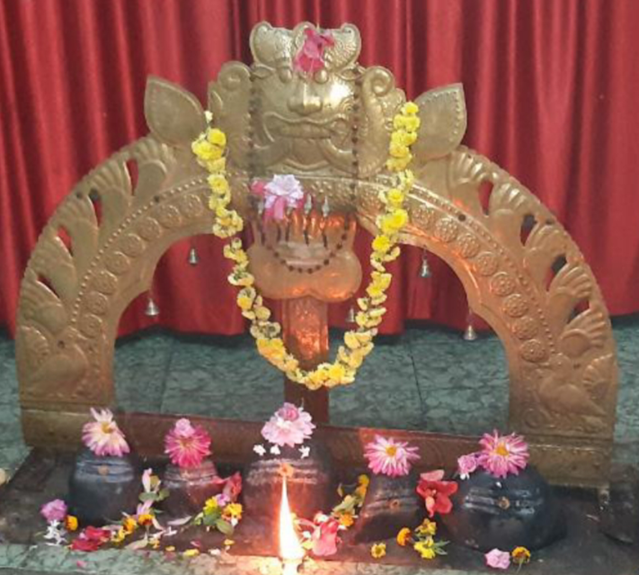 ಆಲೂರು ತಾಲ್ಲೂಕಿನ ಕಿರಗಡಲು ಗ್ರಾಮದಲ್ಲಿರುವ ಪಂಚಲಿಂಗ ದೇವರು