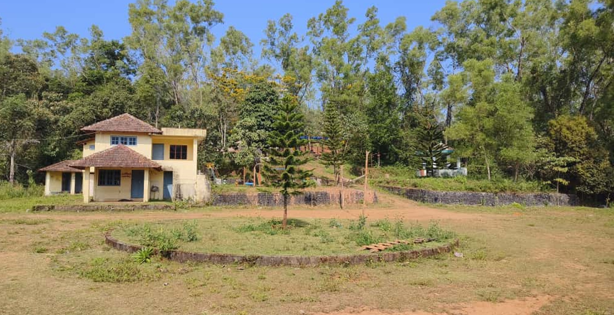 ಕಳಸದ ದುಗ್ಗಪ್ಪನಕಟ್ಟೆಯಲ್ಲಿರುವ ಸಾಲುಮರದ ತಿಮ್ಮಕ್ಕ ಉದ್ಯಾನ ಹೀಗಿದೆ...