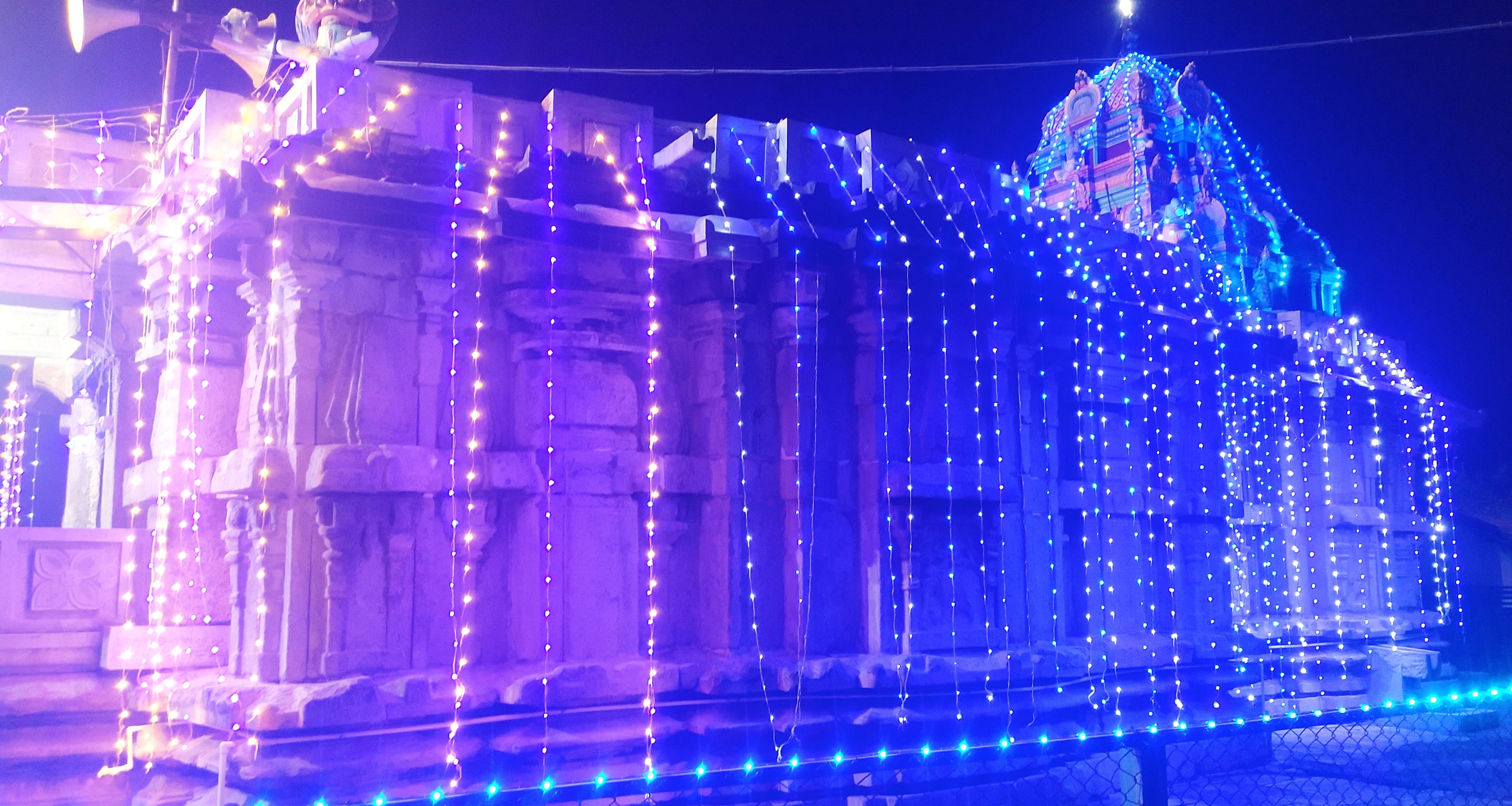 ಧರ್ಮಾಪುರ ಚನ್ನಕೇಶವ ದೇವಾಲಯ ವಿದ್ಯುತ್ ಅಲಂಕಾರದಿಂದ ಕಂಗೊಳಿಸುತ್ತಿದೆ