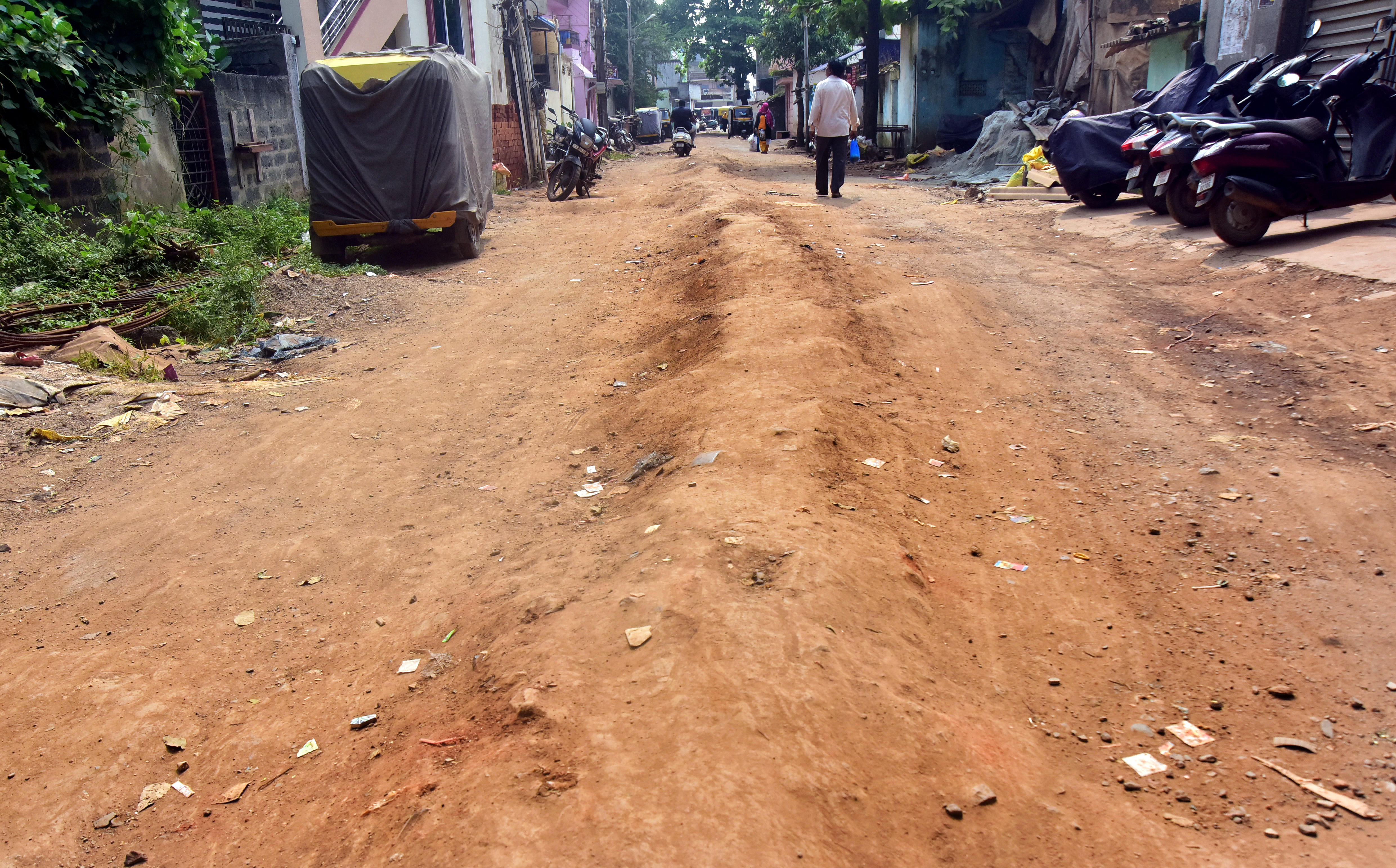 ಹುಬ್ಬಳ್ಳಿಯ ವರಕೆರೆ ಓಣಿಯ ರಸ್ತೆ ಹಾಳಾಗಿರುವುದು  