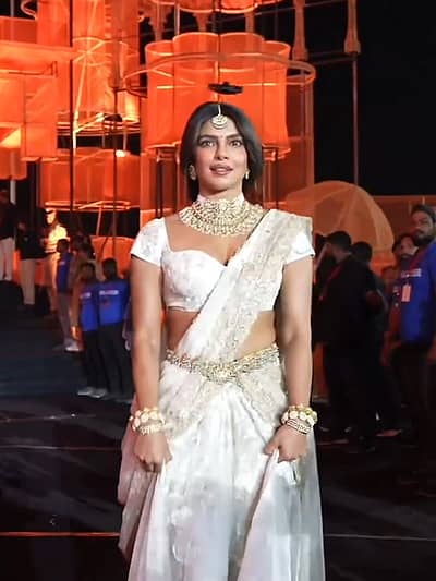 ವಾರಾಣಸಿ ಚಿತ್ರದಲ್ಲಿ ಮಂದಾಕಿನಿಯಾಗಿ ದೇಸಿ ಗರ್ಲ್ ಪ್ರಿಯಾಂಕಾ ಚೋಪ್ರಾ ಕಾಣಿಸಿಕೊಂಡಿದ್ದಾರೆ