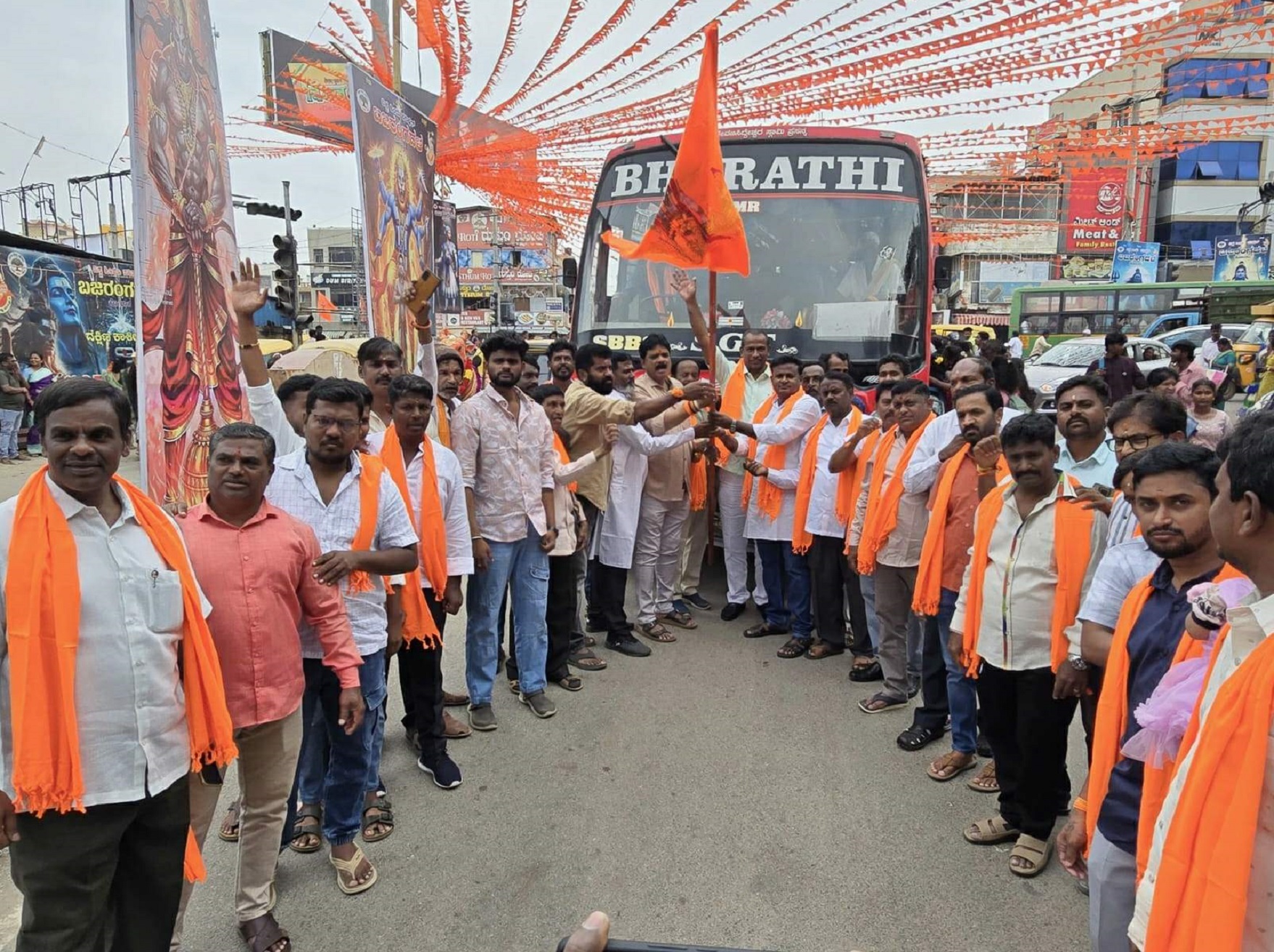 ಅಂತರಗಂಗೆಗೆ ಉಚಿತ ಬಸ್‌ ವ್ಯವಸ್ಥೆಗೆ ಮುಖಂಡರು ಚಾಲನೆ ನೀಡಿದರು