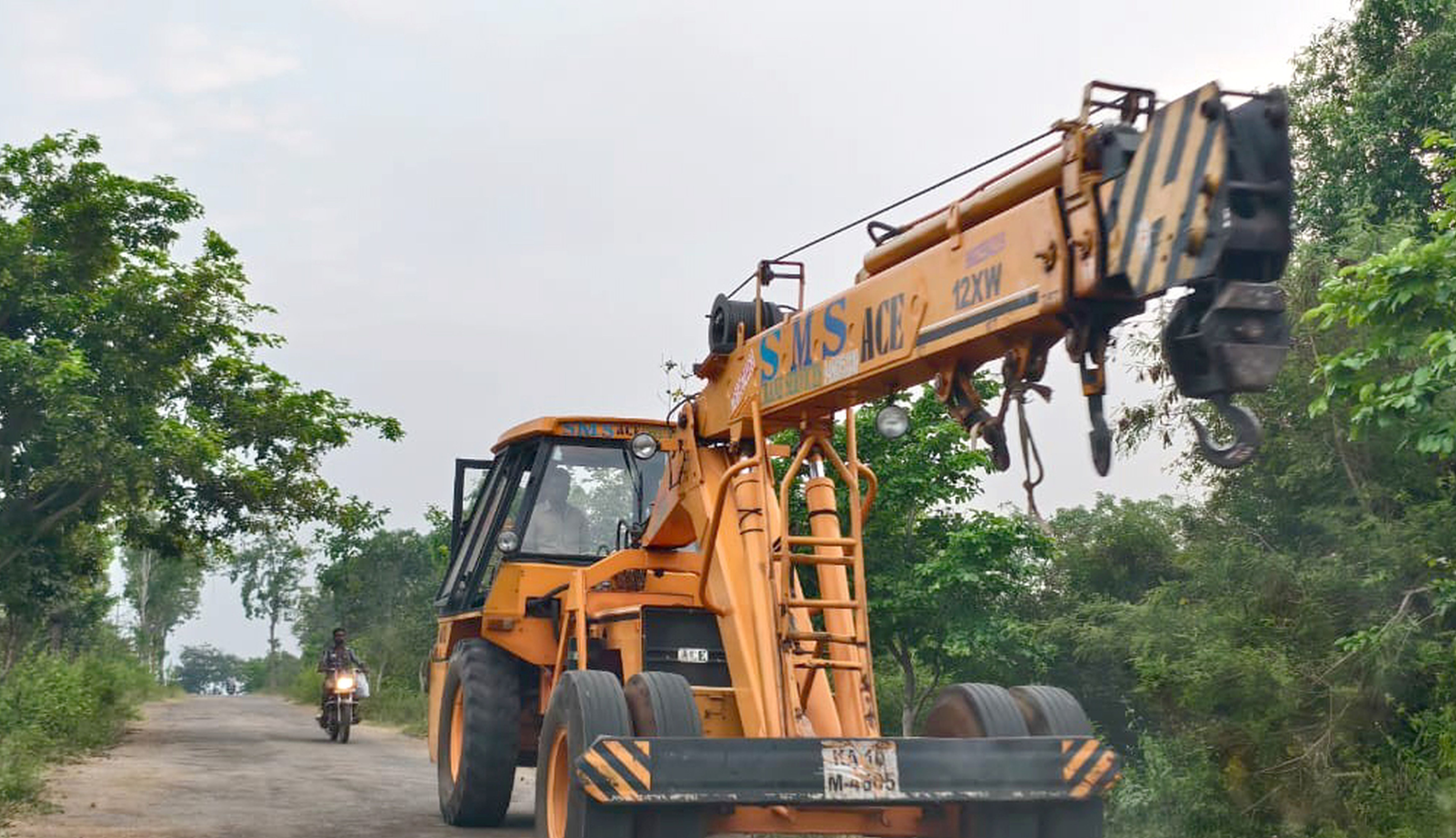 ಕಾಡಾನೆ ಕಾರ್ಯಾಚರಣೆಗೆ ತೆರಳಿದ ಕ್ರೇನ್‌ 