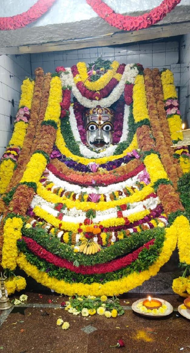 ಅಂತರಗಂಗೆಯ ಕಾಶಿ ವಿಶ್ವೇಶ್ವರ ಸ್ವಾಮಿಗೆ ಹೂವಿನ ಅಲಂಕಾರ