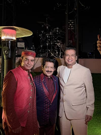 ತಮ್ಮ ನೆಚ್ಚಿನ ಗಾಯಕರ ಜತೆಗಿನ ಚಿತ್ರಗಳನ್ನು ವಿಜಯ್ ಪ್ರಕಾಶ್ ಅವರು ತಮ್ಮ ಸಾಮಾಜಿಕ ಮಾಧ್ಯಮ ಇನ್‌ಸ್ಟಾಗ್ರಾಂನಲ್ಲಿ  ಹಂಚಿಕೊಂಡಿದ್ದಾರೆ.