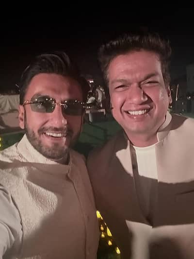 ಕನ್ನಡ ಸೇರಿದಂತೆ ಹಲವು ಭಾಷೆಯ ಸಿನಿಮಾ ಹಾಡುಗಳಿಗೆ ವಿಜಯ್ ಪ್ರಕಾಶ್ ಧ್ವನಿ ನೀಡಿದ್ದಾರೆ. 