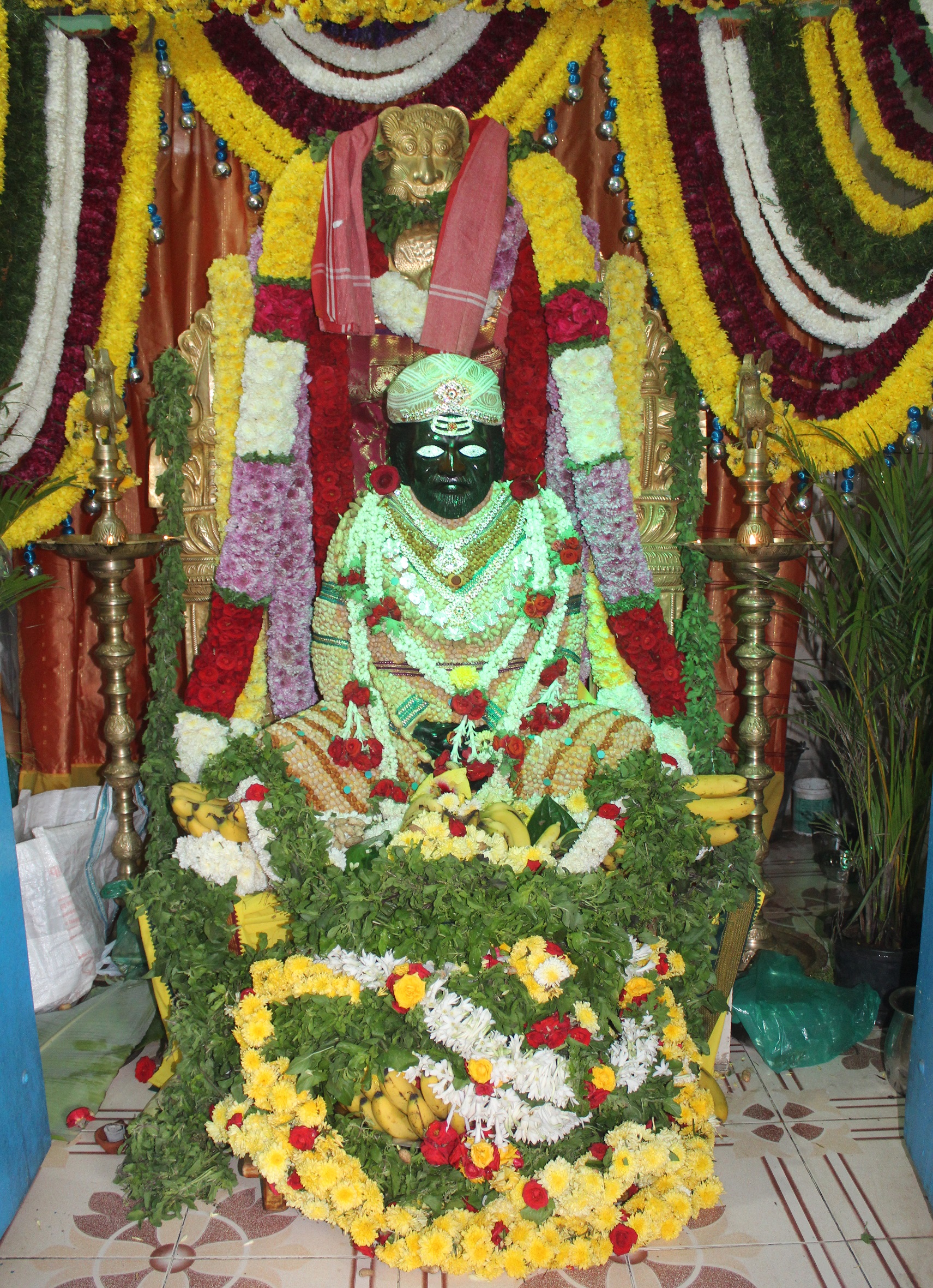 ಆನೇಕಲ್‌ ಚಿನ್ನಪ್ಪ ಸ್ವಾಮಿ ದೇವಾಲಯದಲ್ಲಿ ಕಡಲೆಕಾಯಿ ಪರಿಷೆಯ ಪ್ರಯುಕ್ತ ವಿಶೇಷ ಅಲಂಕಾರ