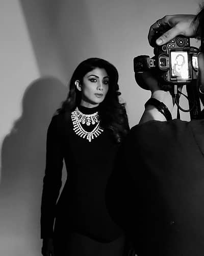 ಶಿಲ್ಪಾ ಶೆಟ್ಟಿ ಅವರು ಸ್ಯಾಂಡಲ್‌ವುಡ್, ಬಾಲಿವುಡ್‌ನಲ್ಲಿ ತಮ್ಮ ನಟನೆ ಮೂಲಕ ಛಾಪು ಮೂಡಿಸಿದ್ದಾರೆ. 